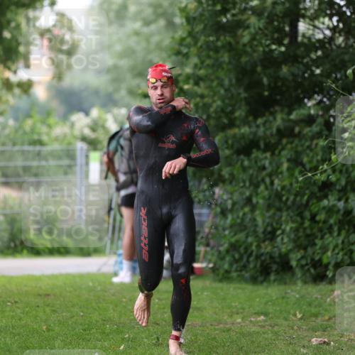 15.06.2025 - 7 Türme Triathlon Michael Strokosch http://msf.ph/oto/7959867 15.06.2025 12:10:46 Schwimmen 392, 399 meine-sportfotos.de