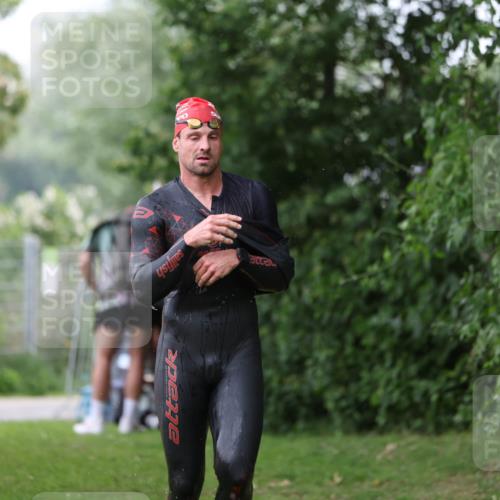15.06.2025 - 7 Türme Triathlon Michael Strokosch http://msf.ph/oto/7959895 15.06.2025 12:10:47 Schwimmen 392, 399, 611 meine-sportfotos.de