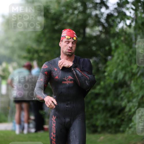 15.06.2025 - 7 Türme Triathlon Michael Strokosch http://msf.ph/oto/7959904 15.06.2025 12:10:47 Schwimmen 392, 399, 611 meine-sportfotos.de
