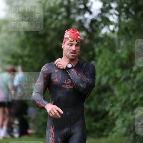 15.06.2025 - 7 Türme Triathlon Michael Strokosch http://msf.ph/oto/7959911 15.06.2025 12:10:48 Schwimmen 392, 399, 611 meine-sportfotos.de
