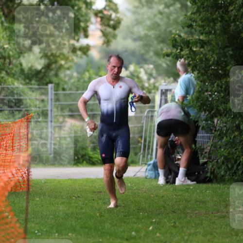 15.06.2025 - 7 Türme Triathlon Michael Strokosch http://msf.ph/oto/7959955 15.06.2025 12:10:56 Schwimmen 392, 399, 611 meine-sportfotos.de