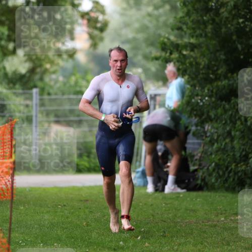 15.06.2025 - 7 Türme Triathlon Michael Strokosch http://msf.ph/oto/7959970 15.06.2025 12:10:57 Schwimmen 392, 611 meine-sportfotos.de