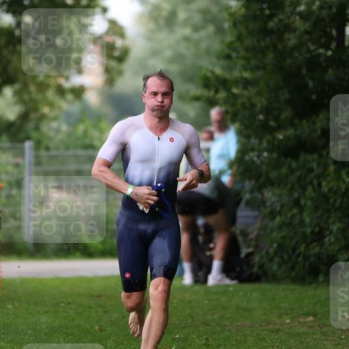 15.06.2025 - 7 Türme Triathlon Michael Strokosch http://msf.ph/oto/7959981 15.06.2025 12:10:58 Schwimmen 392, 455, 611 meine-sportfotos.de