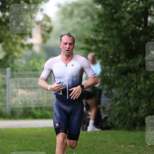 15.06.2025 - 7 Türme Triathlon Michael Strokosch http://msf.ph/oto/7959985 15.06.2025 12:10:58 Schwimmen 392, 455, 611 meine-sportfotos.de