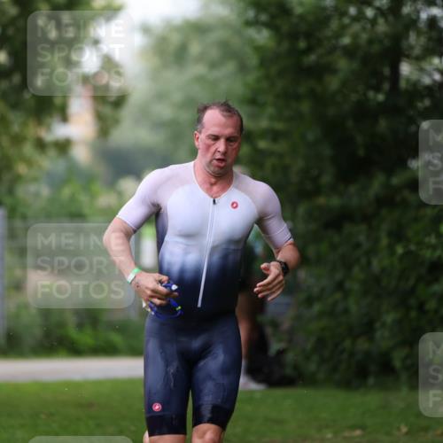 15.06.2025 - 7 Türme Triathlon Michael Strokosch http://msf.ph/oto/7959991 15.06.2025 12:10:58 Schwimmen 392, 455, 611 meine-sportfotos.de