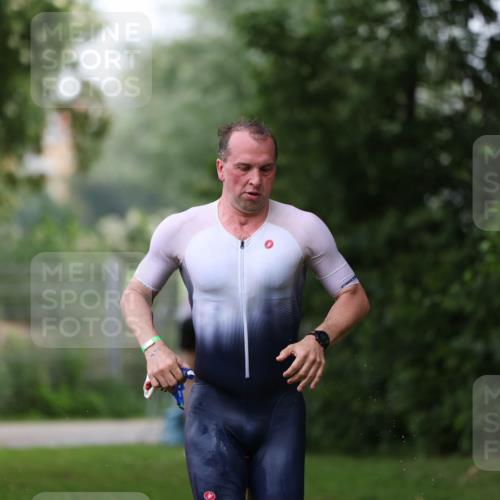 15.06.2025 - 7 Türme Triathlon Michael Strokosch http://msf.ph/oto/7959998 15.06.2025 12:10:59 Schwimmen 392, 455, 611 meine-sportfotos.de