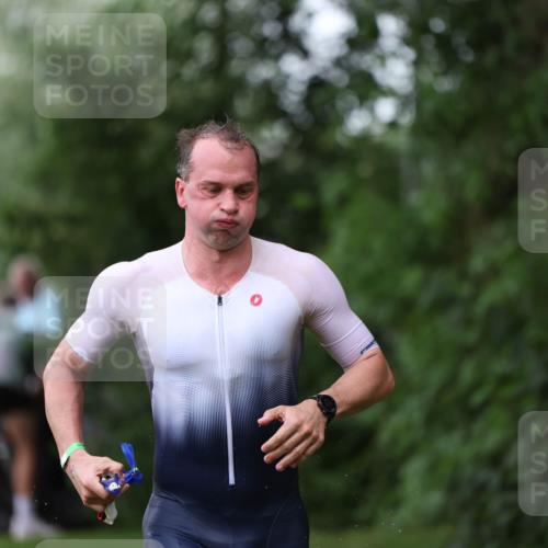 15.06.2025 - 7 Türme Triathlon Michael Strokosch http://msf.ph/oto/7960013 15.06.2025 12:10:59 Schwimmen 392, 455, 611 meine-sportfotos.de