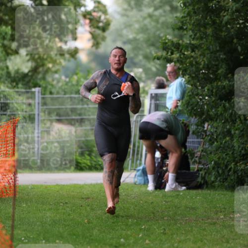 15.06.2025 - 7 Türme Triathlon Michael Strokosch http://msf.ph/oto/7960029 15.06.2025 12:11:07 Schwimmen 455, 611 meine-sportfotos.de