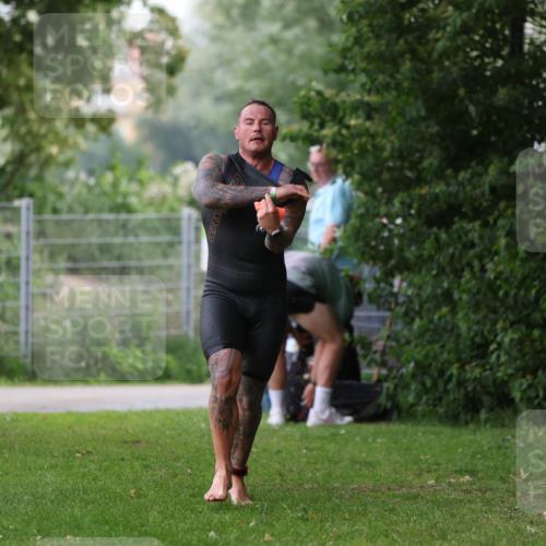 15.06.2025 - 7 Türme Triathlon Michael Strokosch http://msf.ph/oto/7960041 15.06.2025 12:11:08 Schwimmen 455, 611 meine-sportfotos.de