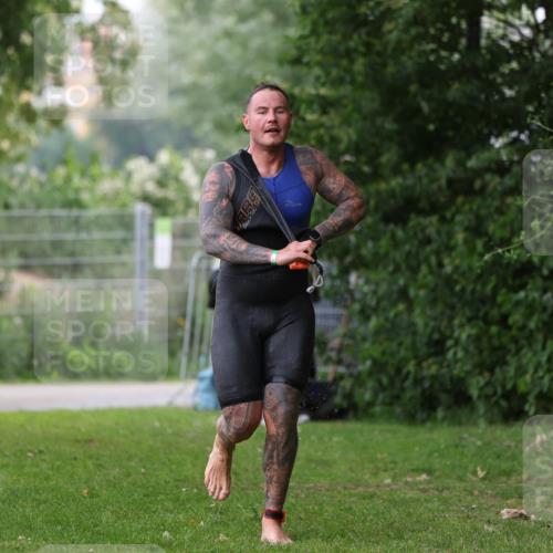 15.06.2025 - 7 Türme Triathlon Michael Strokosch http://msf.ph/oto/7960094 15.06.2025 12:11:08 Schwimmen 455, 611 meine-sportfotos.de