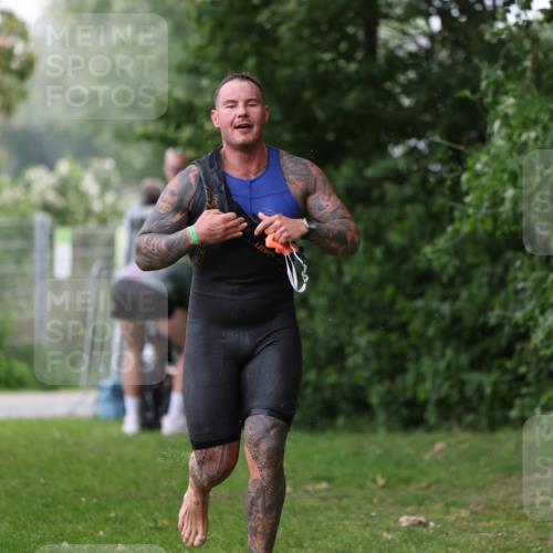 15.06.2025 - 7 Türme Triathlon Michael Strokosch http://msf.ph/oto/7960105 15.06.2025 12:11:09 Schwimmen 455, 611 meine-sportfotos.de