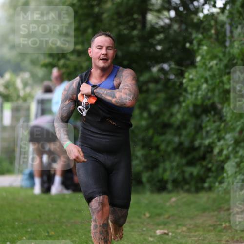 15.06.2025 - 7 Türme Triathlon Michael Strokosch http://msf.ph/oto/7960112 15.06.2025 12:11:09 Schwimmen 455, 611 meine-sportfotos.de