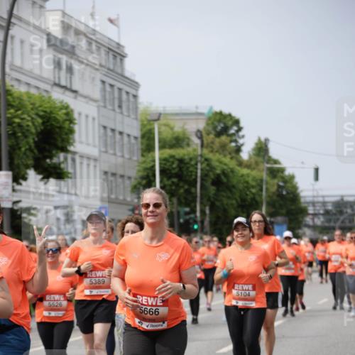 15.06.2025 - REWE Women's Run Jannik Wohlers http://msf.ph/oto/7960273 15.06.2025 09:45:28 Laufen 5526, 5389, 5666, 5104 meine-sportfotos.de