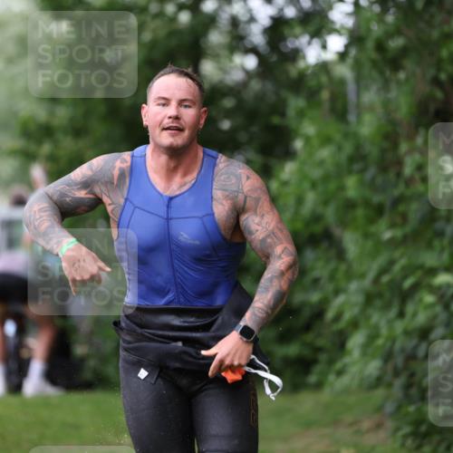 15.06.2025 - 7 Türme Triathlon Michael Strokosch http://msf.ph/oto/7960306 15.06.2025 12:11:10 Schwimmen 455, 611 meine-sportfotos.de