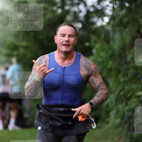 15.06.2025 - 7 Türme Triathlon Michael Strokosch http://msf.ph/oto/7960311 15.06.2025 12:11:10 Schwimmen 455, 611 meine-sportfotos.de