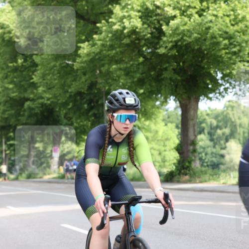 15.06.2025 - 7 Türme Triathlon Yannick Fuchs http://msf.ph/oto/7960312 15.06.2025 09:55:36 Radfahren 122, 123, 124 meine-sportfotos.de