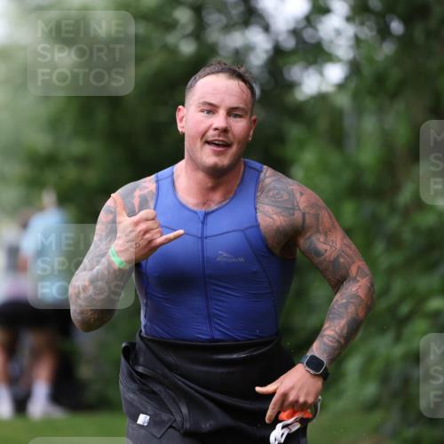 15.06.2025 - 7 Türme Triathlon Michael Strokosch http://msf.ph/oto/7960314 15.06.2025 12:11:10 Schwimmen 455, 611 meine-sportfotos.de