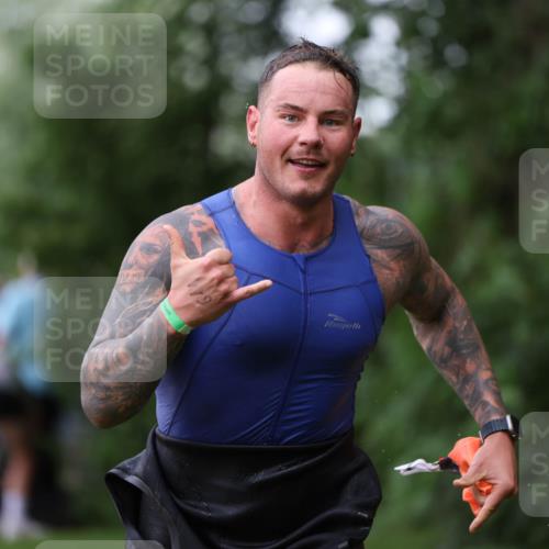 15.06.2025 - 7 Türme Triathlon Michael Strokosch http://msf.ph/oto/7960318 15.06.2025 12:11:11 Schwimmen 455, 611 meine-sportfotos.de