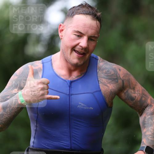 15.06.2025 - 7 Türme Triathlon Michael Strokosch http://msf.ph/oto/7960331 15.06.2025 12:11:11 Schwimmen 455, 611 meine-sportfotos.de