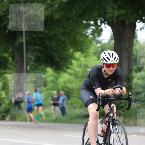 15.06.2025 - 7 Türme Triathlon Yannick Fuchs http://msf.ph/oto/7960335 15.06.2025 13:48:32 Radfahren 811, 854 meine-sportfotos.de