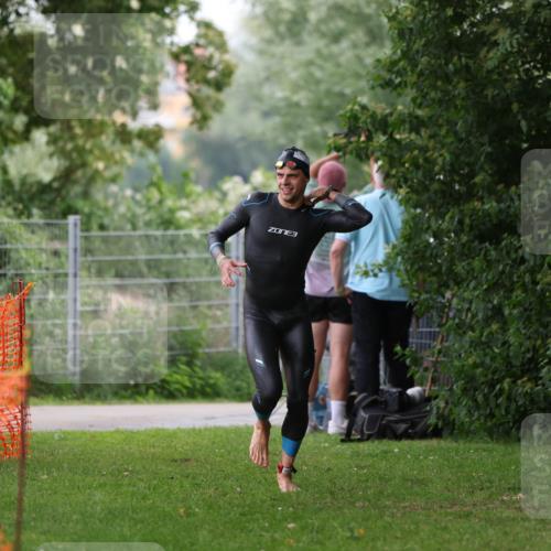 15.06.2025 - 7 Türme Triathlon Michael Strokosch http://msf.ph/oto/7960449 15.06.2025 12:11:33 Schwimmen 406, 475 meine-sportfotos.de