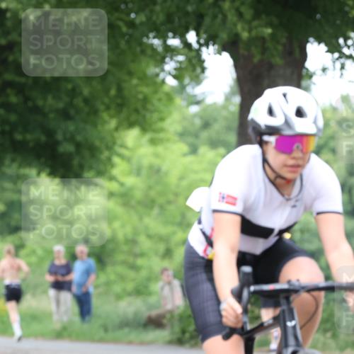 15.06.2025 - 7 Türme Triathlon Yannick Fuchs http://msf.ph/oto/7960450 15.06.2025 13:48:39 Radfahren 368, 810, 811 meine-sportfotos.de