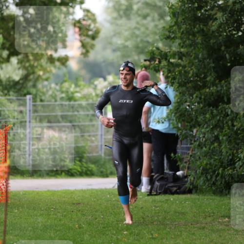 15.06.2025 - 7 Türme Triathlon Michael Strokosch http://msf.ph/oto/7960456 15.06.2025 12:11:33 Schwimmen 406, 475 meine-sportfotos.de