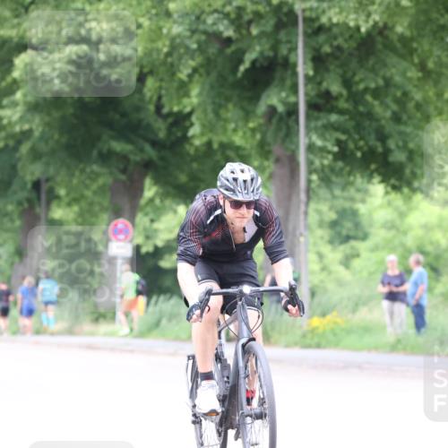 15.06.2025 - 7 Türme Triathlon Yannick Fuchs http://msf.ph/oto/7960461 15.06.2025 13:48:42 Radfahren 368, 810, 811, 1013 meine-sportfotos.de