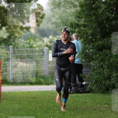 15.06.2025 - 7 Türme Triathlon Michael Strokosch http://msf.ph/oto/7960466 15.06.2025 12:11:33 Schwimmen 406, 475 meine-sportfotos.de