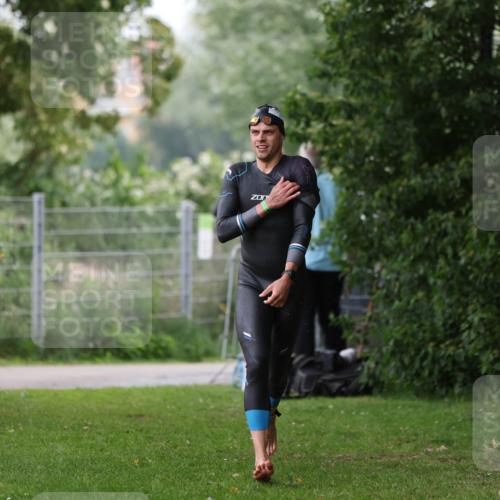 15.06.2025 - 7 Türme Triathlon Michael Strokosch http://msf.ph/oto/7960470 15.06.2025 12:11:34 Schwimmen 406, 475 meine-sportfotos.de