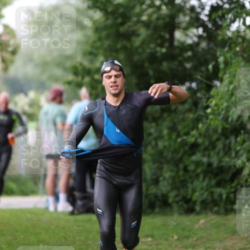 15.06.2025 - 7 Türme Triathlon Michael Strokosch http://msf.ph/oto/7960497 15.06.2025 12:11:35 Schwimmen 406, 475 meine-sportfotos.de