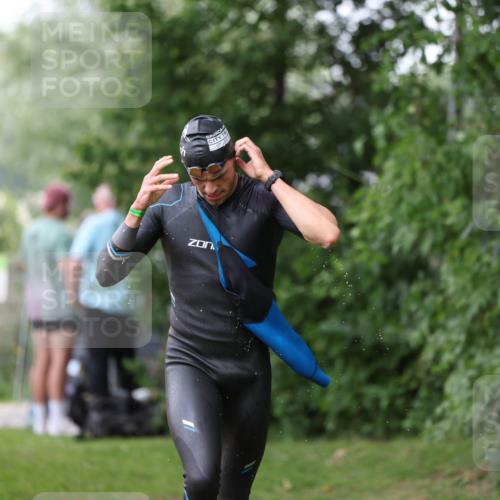 15.06.2025 - 7 Türme Triathlon Michael Strokosch http://msf.ph/oto/7960511 15.06.2025 12:11:35 Schwimmen 406, 475 meine-sportfotos.de