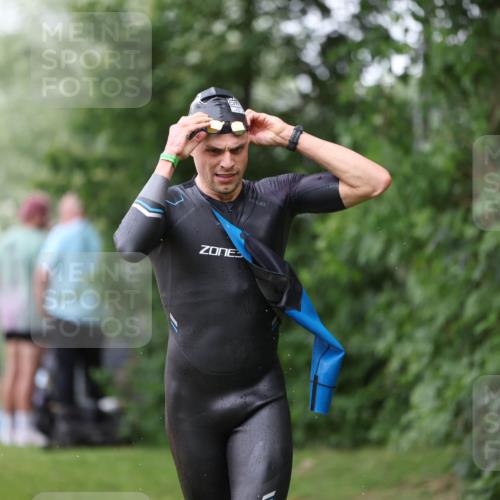 15.06.2025 - 7 Türme Triathlon Michael Strokosch http://msf.ph/oto/7960521 15.06.2025 12:11:36 Schwimmen 406, 475 meine-sportfotos.de