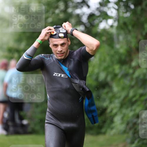 15.06.2025 - 7 Türme Triathlon Michael Strokosch http://msf.ph/oto/7960526 15.06.2025 12:11:36 Schwimmen 406, 475 meine-sportfotos.de