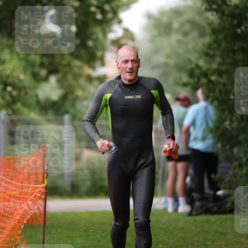 15.06.2025 - 7 Türme Triathlon Michael Strokosch http://msf.ph/oto/7960584 15.06.2025 12:11:42 Schwimmen 406, 475 meine-sportfotos.de