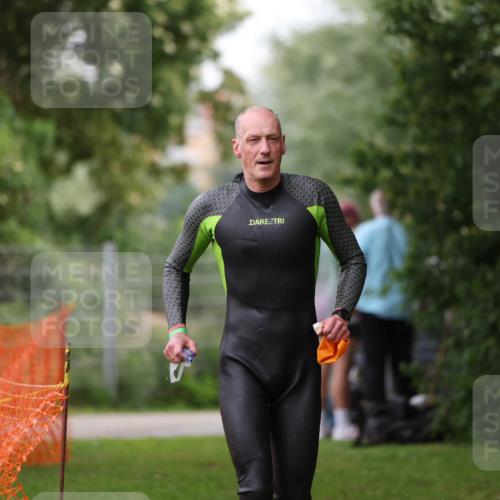 15.06.2025 - 7 Türme Triathlon Michael Strokosch http://msf.ph/oto/7960592 15.06.2025 12:11:42 Schwimmen 406, 475 meine-sportfotos.de