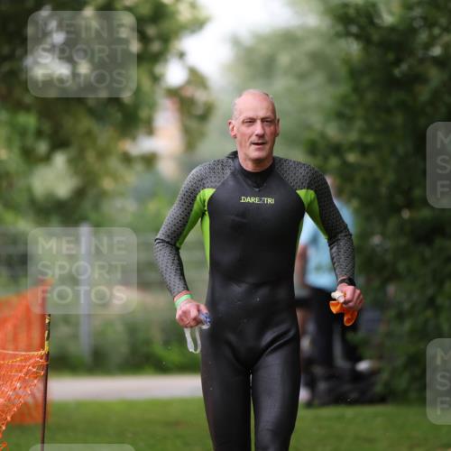 15.06.2025 - 7 Türme Triathlon Michael Strokosch http://msf.ph/oto/7960605 15.06.2025 12:11:42 Schwimmen 406, 475 meine-sportfotos.de