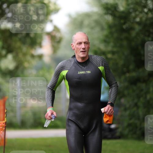 15.06.2025 - 7 Türme Triathlon Michael Strokosch http://msf.ph/oto/7960612 15.06.2025 12:11:43 Schwimmen 406, 475 meine-sportfotos.de