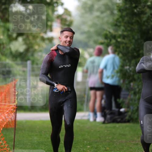 15.06.2025 - 7 Türme Triathlon Michael Strokosch http://msf.ph/oto/7960760 15.06.2025 12:12:07 Schwimmen 630, 658 meine-sportfotos.de