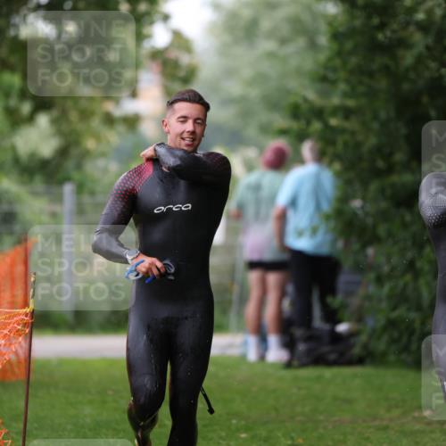 15.06.2025 - 7 Türme Triathlon Michael Strokosch http://msf.ph/oto/7960765 15.06.2025 12:12:07 Schwimmen 630, 658 meine-sportfotos.de