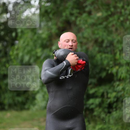 15.06.2025 - 7 Türme Triathlon Michael Strokosch http://msf.ph/oto/7960778 15.06.2025 12:12:08 Schwimmen 630, 658 meine-sportfotos.de