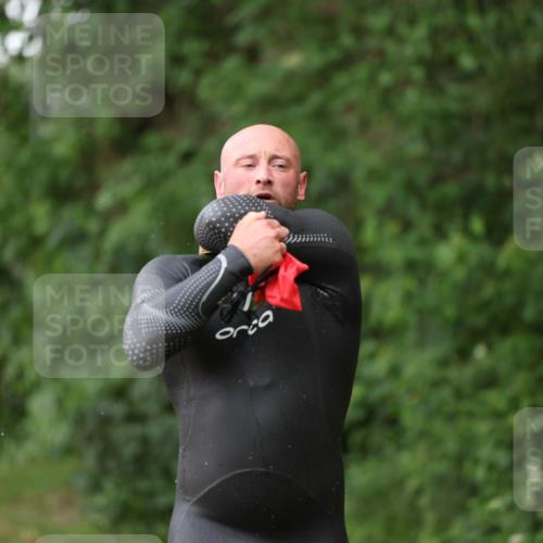 15.06.2025 - 7 Türme Triathlon Michael Strokosch http://msf.ph/oto/7960781 15.06.2025 12:12:09 Schwimmen 630, 658 meine-sportfotos.de