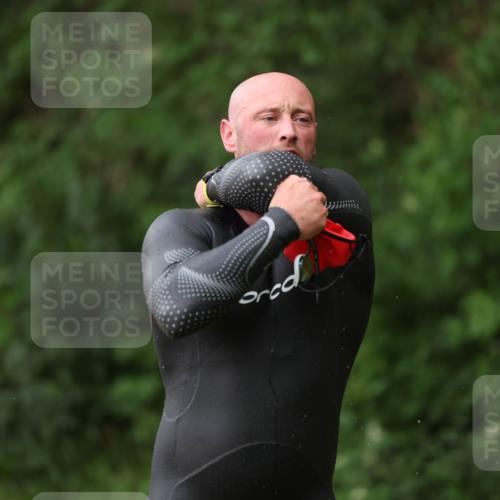 15.06.2025 - 7 Türme Triathlon Michael Strokosch http://msf.ph/oto/7960785 15.06.2025 12:12:09 Schwimmen 630, 658 meine-sportfotos.de