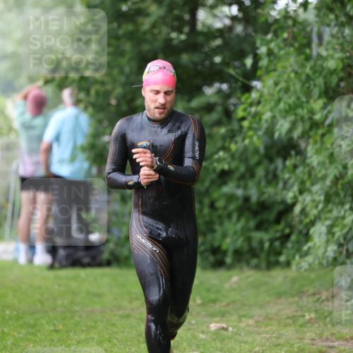 15.06.2025 - 7 Türme Triathlon Michael Strokosch http://msf.ph/oto/7960817 15.06.2025 12:12:28 Schwimmen 412, 443, 489 meine-sportfotos.de