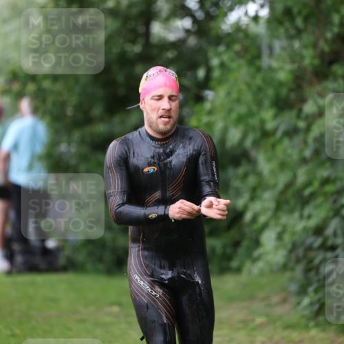 15.06.2025 - 7 Türme Triathlon Michael Strokosch http://msf.ph/oto/7960827 15.06.2025 12:12:29 Schwimmen 412, 443, 489, 551 meine-sportfotos.de