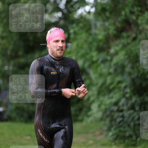 15.06.2025 - 7 Türme Triathlon Michael Strokosch http://msf.ph/oto/7960835 15.06.2025 12:12:29 Schwimmen 412, 443, 489, 551 meine-sportfotos.de