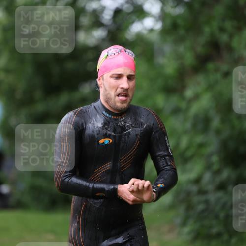 15.06.2025 - 7 Türme Triathlon Michael Strokosch http://msf.ph/oto/7960852 15.06.2025 12:12:29 Schwimmen 412, 443, 489, 551 meine-sportfotos.de