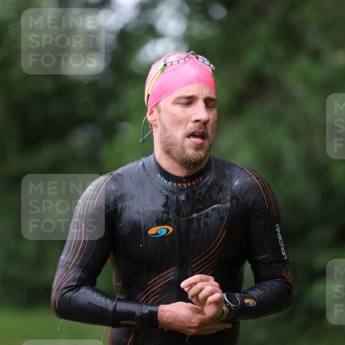 15.06.2025 - 7 Türme Triathlon Michael Strokosch http://msf.ph/oto/7960865 15.06.2025 12:12:30 Schwimmen 412, 443, 489, 551 meine-sportfotos.de