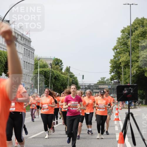 15.06.2025 - REWE Women's Run Jannik Wohlers http://msf.ph/oto/7960869 15.06.2025 09:45:54 Laufen 5011, 5398, 5049, 4 meine-sportfotos.de