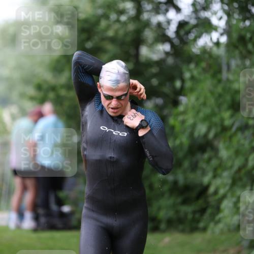 15.06.2025 - 7 Türme Triathlon Michael Strokosch http://msf.ph/oto/7960932 15.06.2025 12:12:33 Schwimmen 412, 443, 489, 551 meine-sportfotos.de